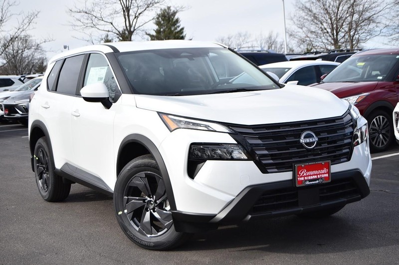 Nissan Rogue Vehicle Image 02