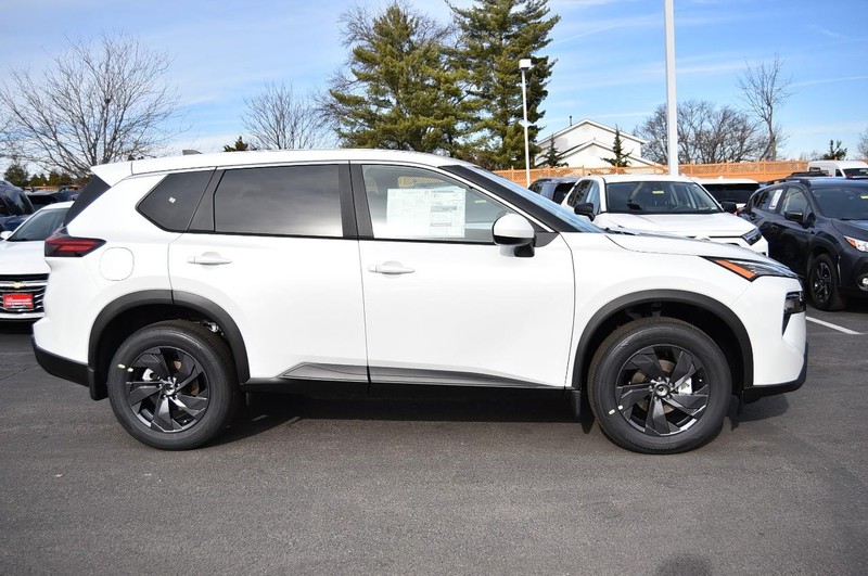 Nissan Rogue Vehicle Image 05