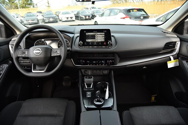 Nissan Rogue Vehicle Image 08