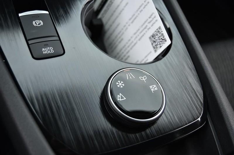 Nissan Rogue Vehicle Image 17