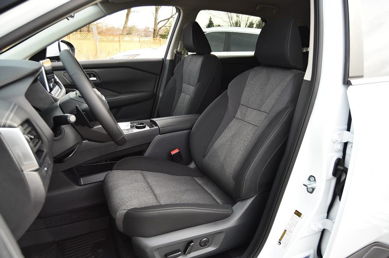 Nissan Rogue Vehicle Image 19