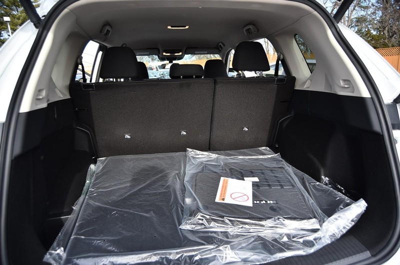 Nissan Rogue Vehicle Image 24