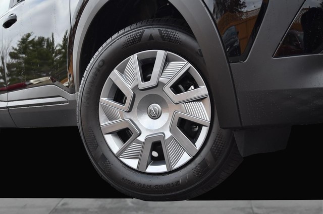 Nissan Kicks Vehicle Image 03