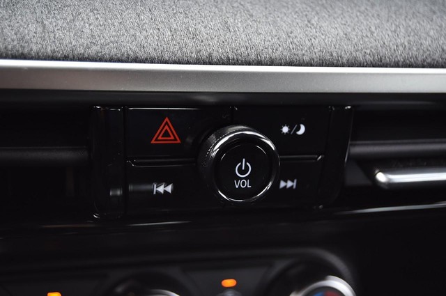 Nissan Kicks Vehicle Image 15