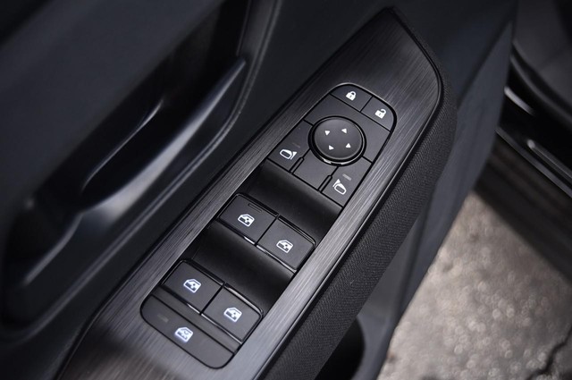 Nissan Kicks Vehicle Image 09