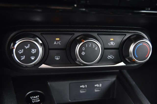 Nissan Kicks Vehicle Image 16