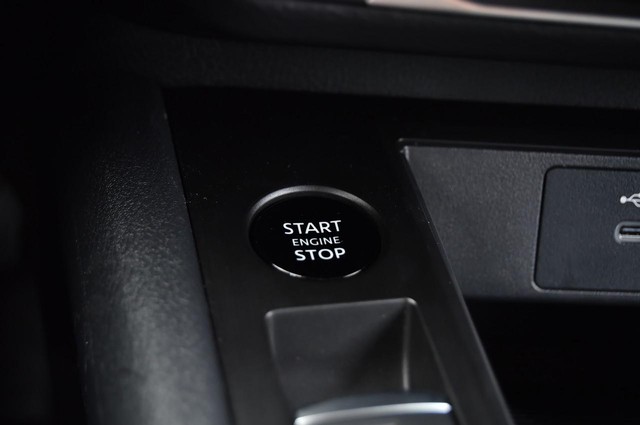 Nissan Kicks Vehicle Image 18