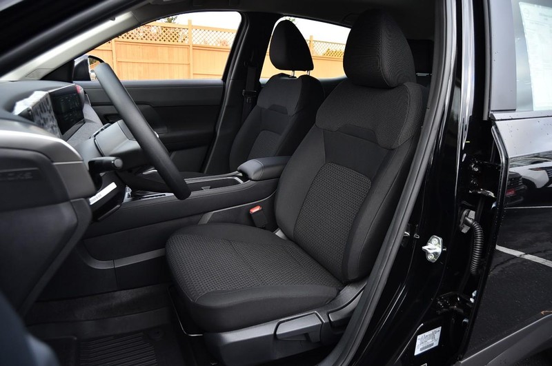 Nissan Kicks Vehicle Full-screen Gallery Image 21