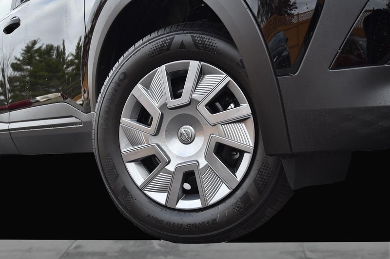 Nissan Kicks Vehicle Full-screen Gallery Image 3