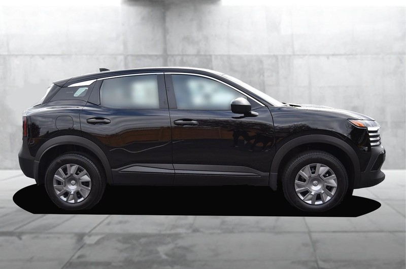 Nissan Kicks Vehicle Full-screen Gallery Image 5