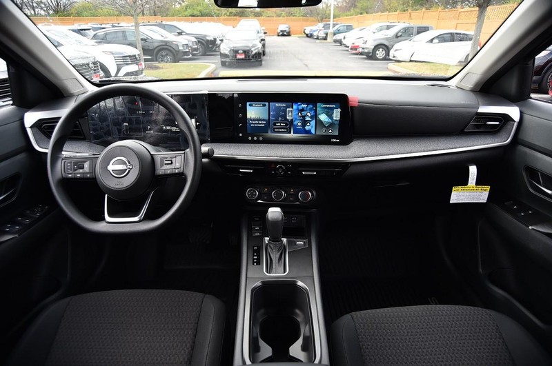 Nissan Kicks Vehicle Full-screen Gallery Image 8