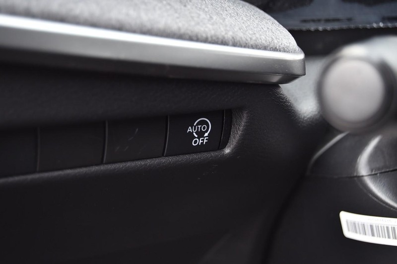 Nissan Kicks Vehicle Full-screen Gallery Image 11