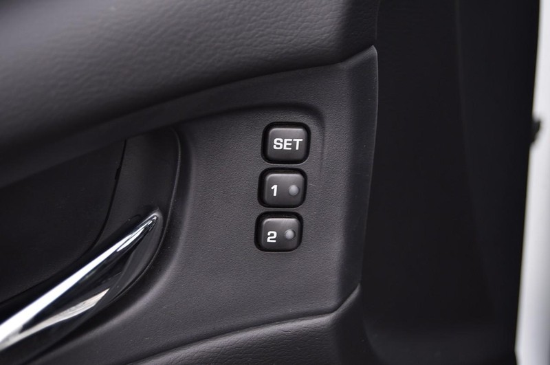 Nissan Murano Vehicle Image 10