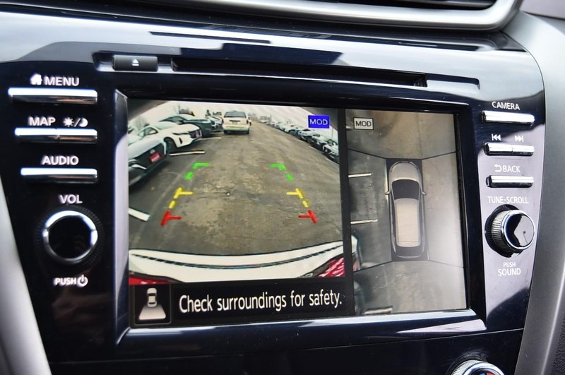 Nissan Murano Vehicle Image 15