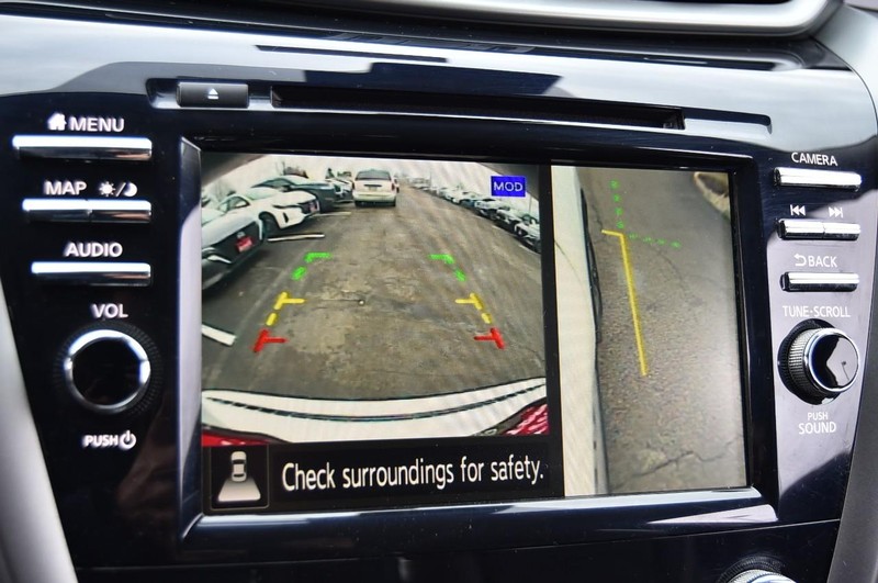 Nissan Murano Vehicle Image 16