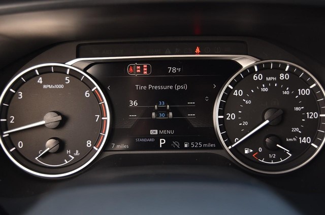 Nissan Rogue Vehicle Image 12