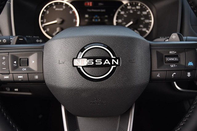 Nissan Rogue Vehicle Image 21