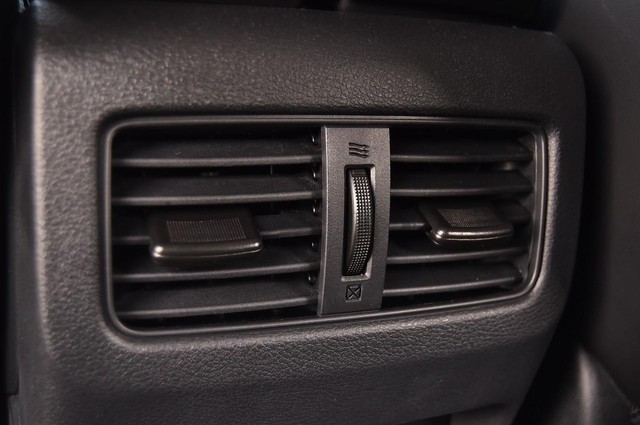 Nissan Rogue Vehicle Image 26