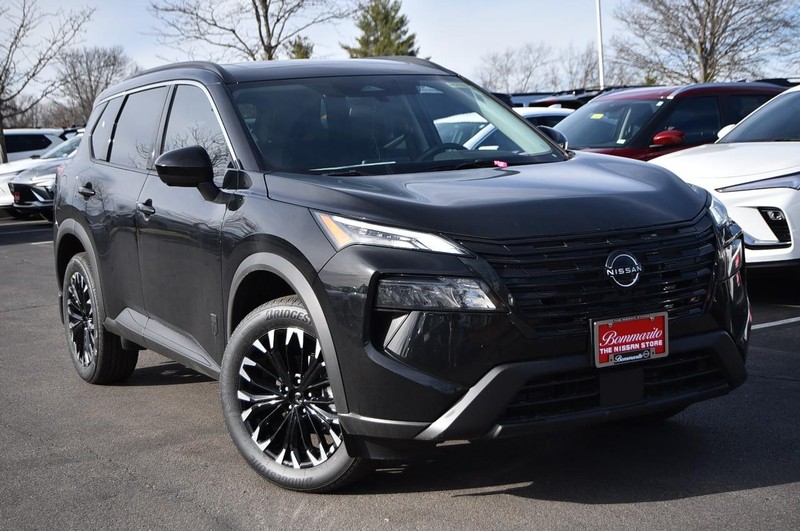 Nissan Rogue Vehicle Full-screen Gallery Image 2