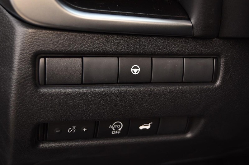 Nissan Rogue Vehicle Full-screen Gallery Image 11