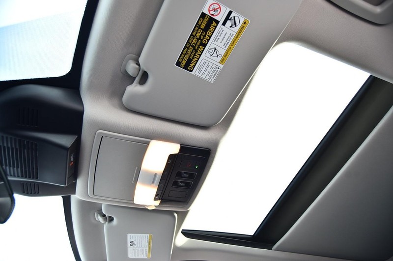 Nissan Rogue Vehicle Full-screen Gallery Image 24