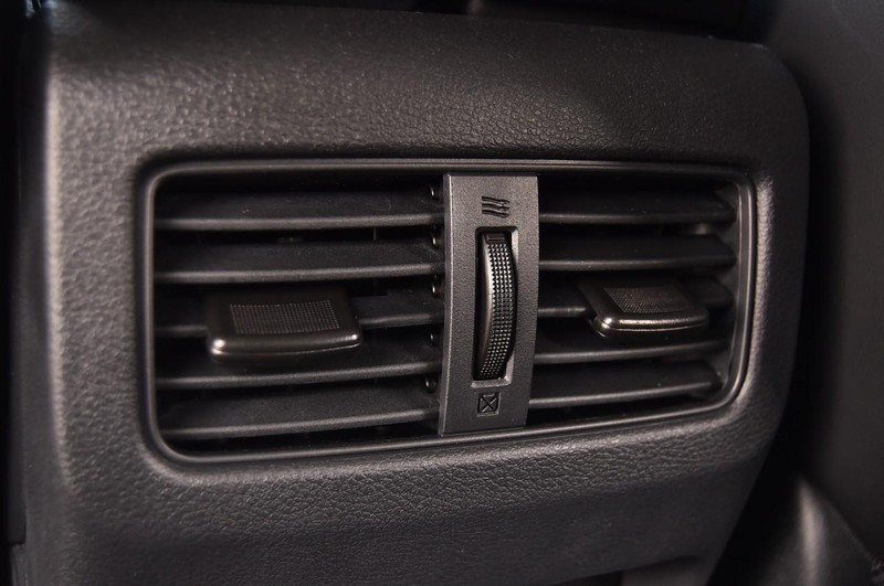 Nissan Rogue Vehicle Full-screen Gallery Image 26