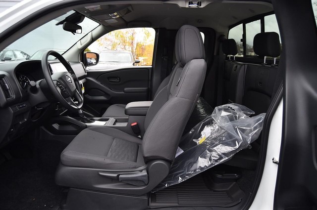 Nissan Frontier Vehicle Image 11