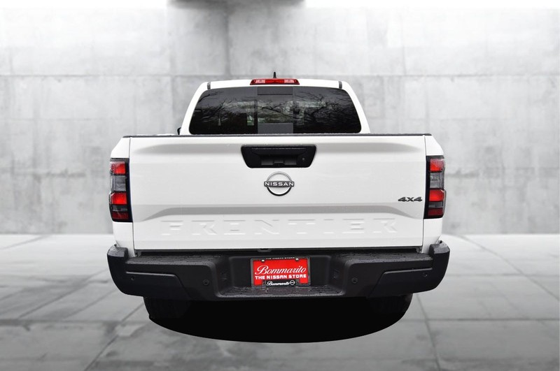 Nissan Frontier Vehicle Image 06
