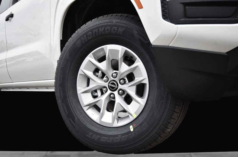 Nissan Frontier Vehicle Image 03