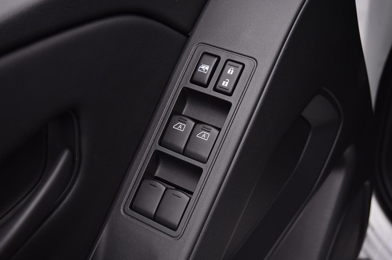 Nissan Frontier Vehicle Image 10