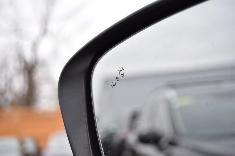 Nissan Frontier Vehicle Image 11