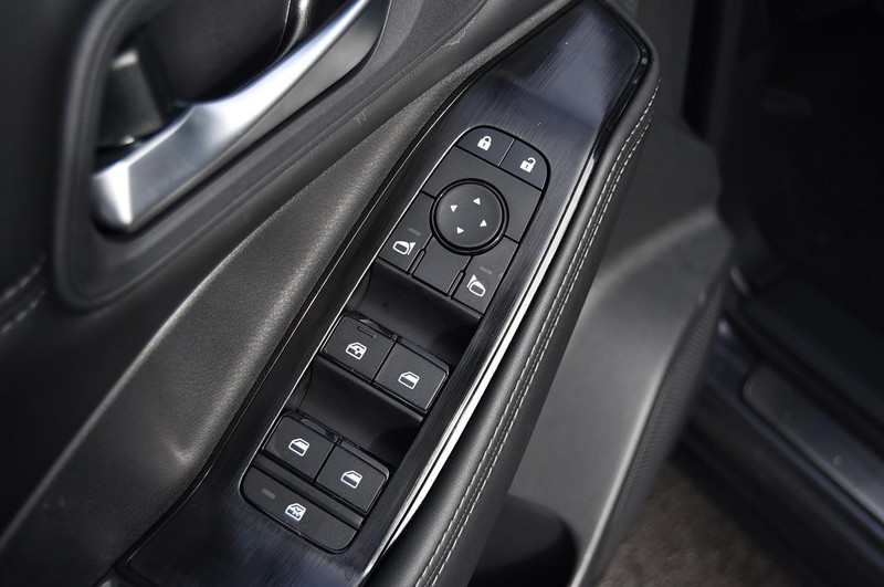 Nissan Rogue Vehicle Image 09