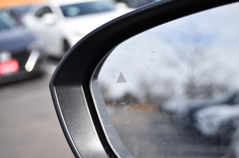 Nissan Rogue Vehicle Image 10