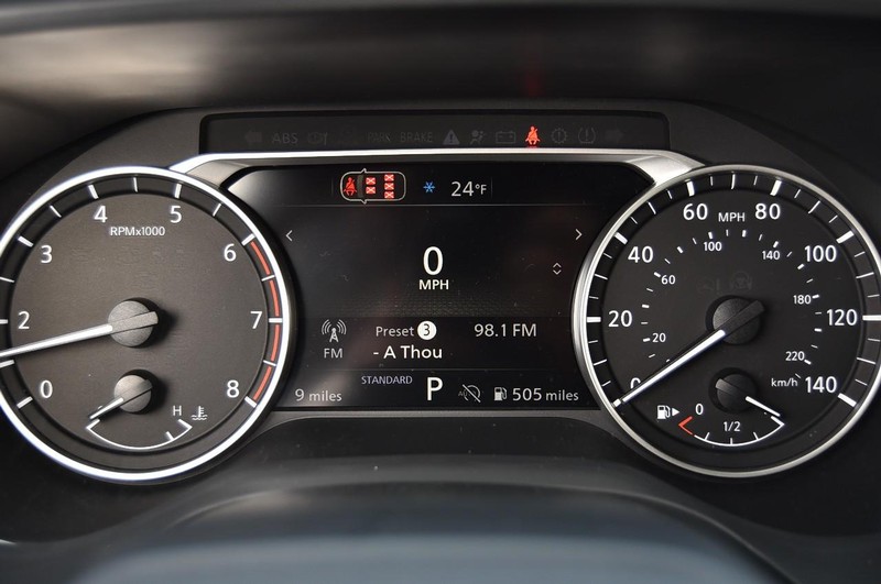 Nissan Rogue Vehicle Image 12