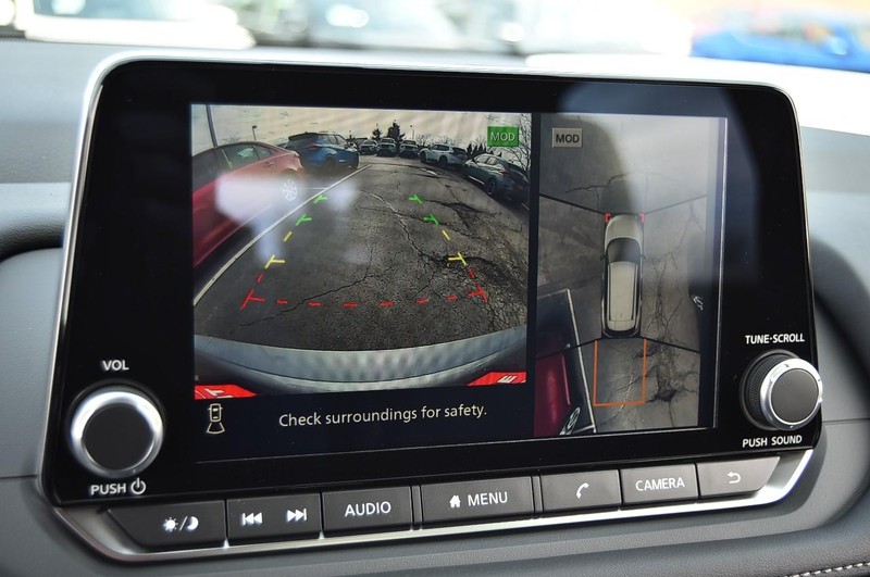 Nissan Rogue Vehicle Image 13