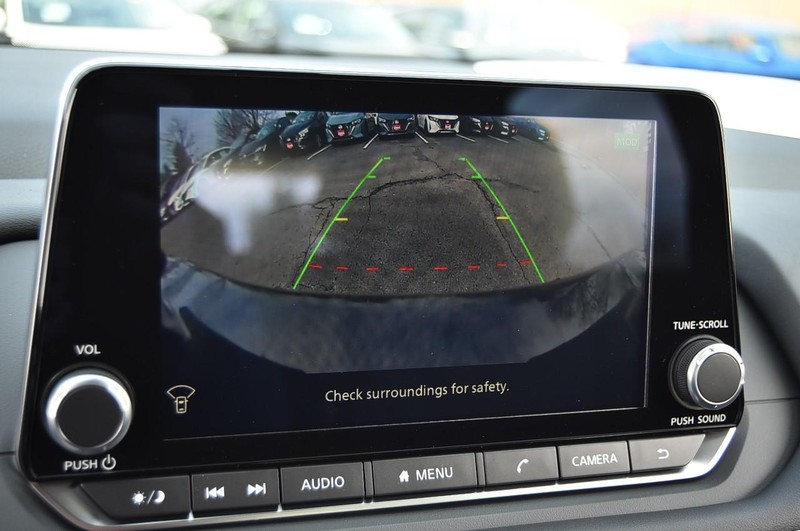 Nissan Rogue Vehicle Image 16