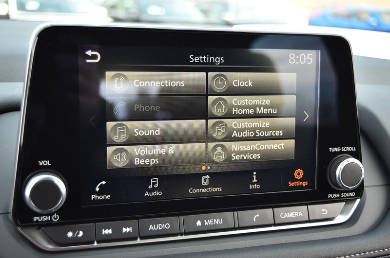 Nissan Rogue Vehicle Image 17