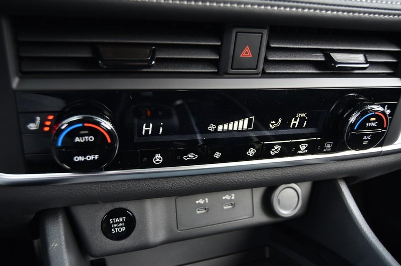 Nissan Rogue Vehicle Image 18