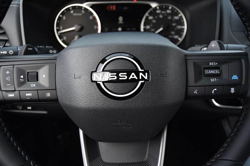 Nissan Rogue Vehicle Image 21