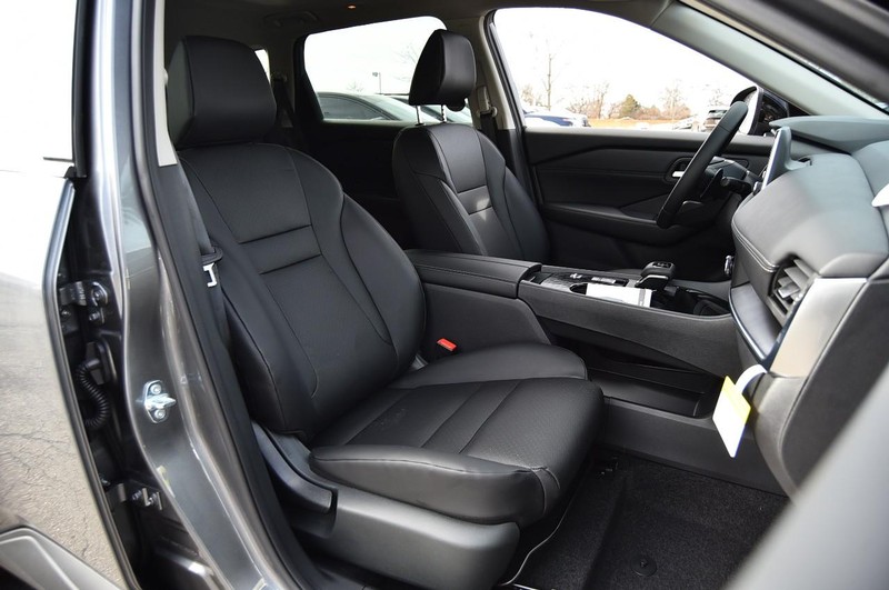 Nissan Rogue Vehicle Image 23