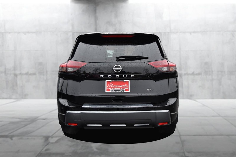 Nissan Rogue Vehicle Image 06