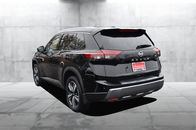 Nissan Rogue Vehicle Image 07