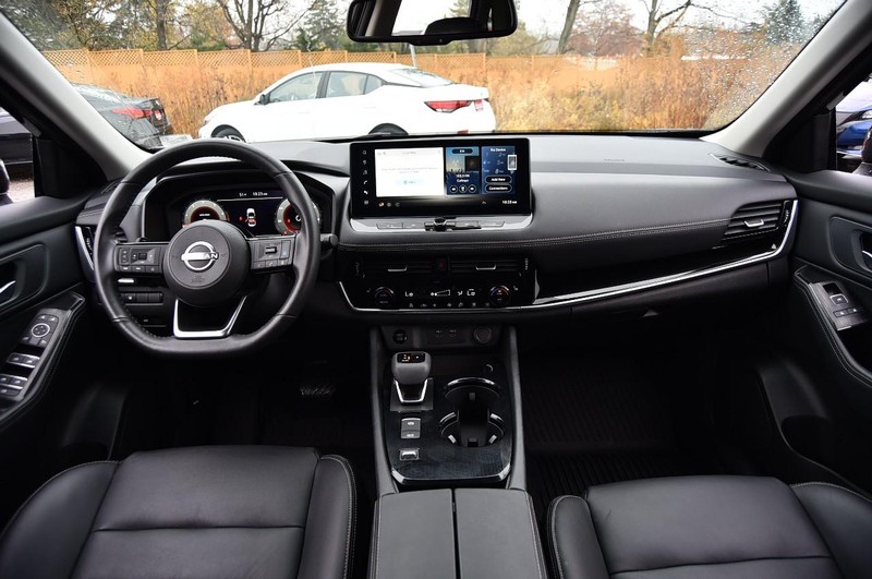 Nissan Rogue Vehicle Image 08