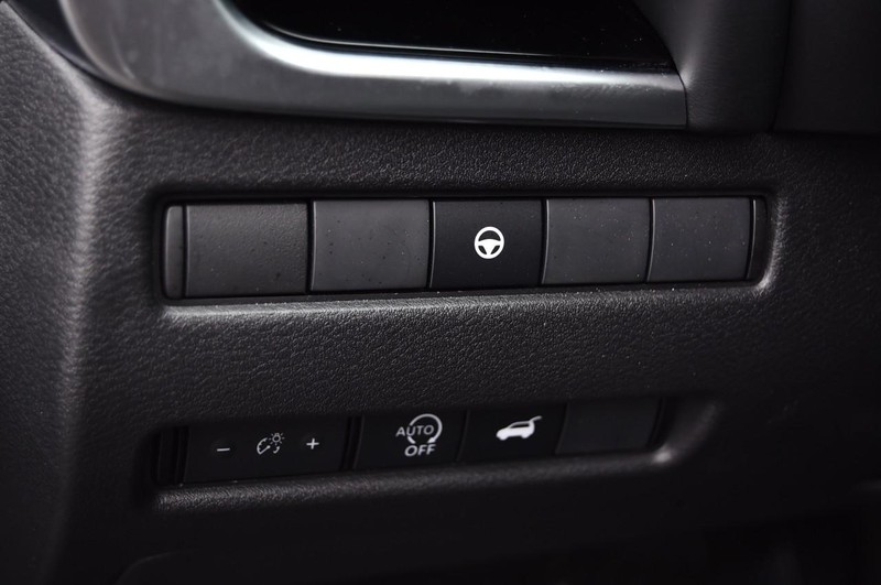 Nissan Rogue Vehicle Image 11