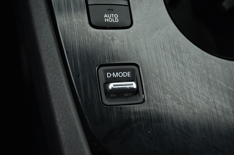 Nissan Rogue Vehicle Image 21