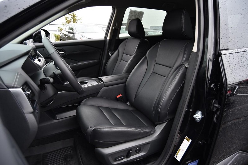 Nissan Rogue Vehicle Image 23