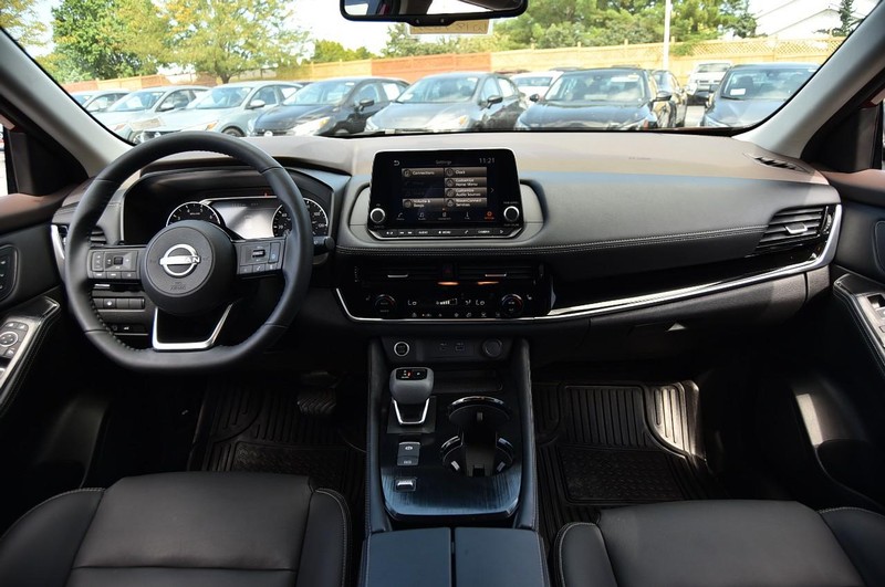 Nissan Rogue Vehicle Image 08