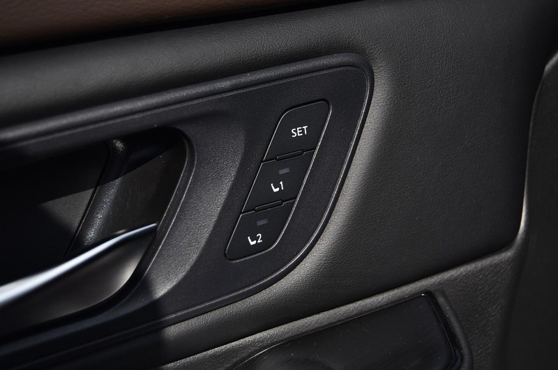 Nissan Rogue Vehicle Image 10