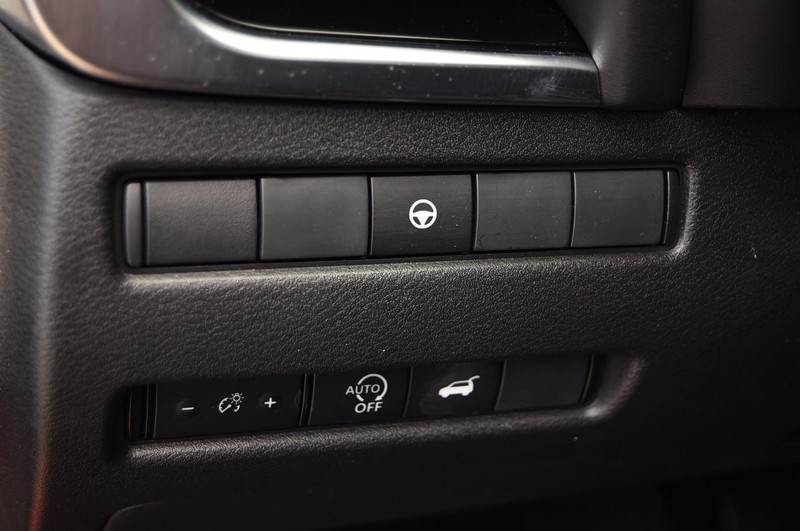 Nissan Rogue Vehicle Image 12