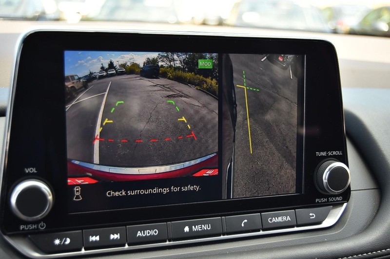 Nissan Rogue Vehicle Image 15